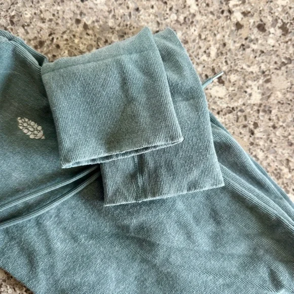 FP Movement l Go To Leggings l Size: Medium/Large - Picture 7 of 16